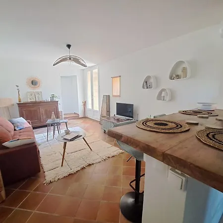 Holiday home Maison Au Coeur Des Vignes, Proche Saint-emilion Puisseguin